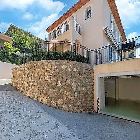 Mathilda With Pool Close To فندق
